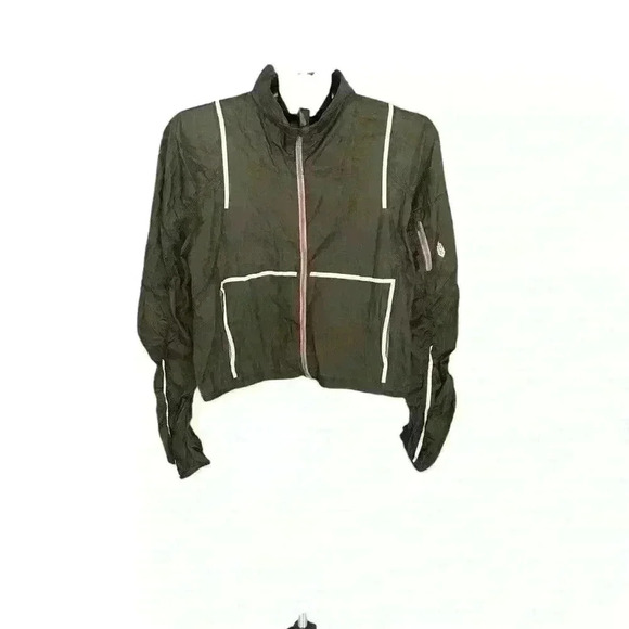 FP Movement Great Escape Run Windbreaker NWOT SMALL Black and Silver - Picture 2 of 9